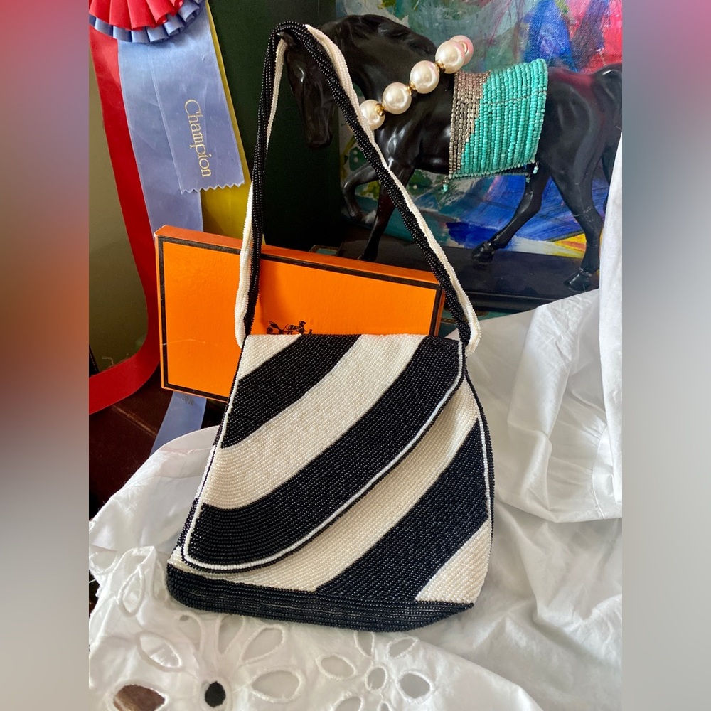 Sweet Vintage WALBORG Crafted in Japan Micro Bead Elegant Black & White Purse 🖤